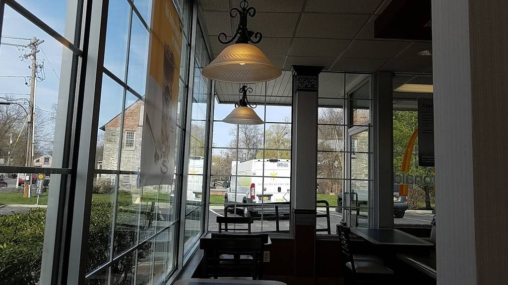 McDonalds | cafe | 1620 Main St, Pleasant Valley, NY 12569, USA | 8456351787 OR +1 845-635-1787