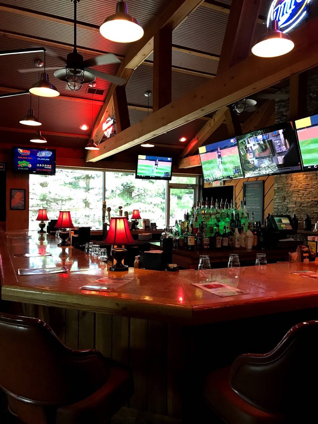 Chops Grille & Tap House | restaurant | 1752 S Broadway, Geneva, OH 44041, USA | 4404664638 OR +1 440-466-4638