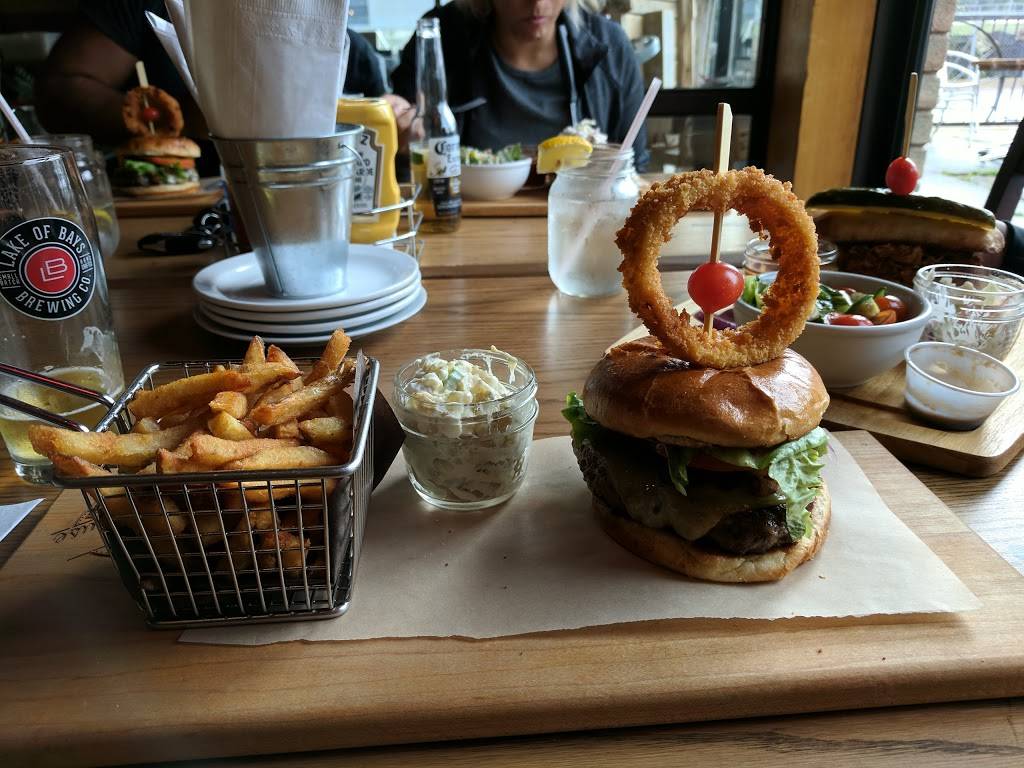 Wild Wing | restaurant | 20865 Dalton Rd, Sutton, ON L0E 1R0, Canada | 9057228100 OR +1 905-722-8100
