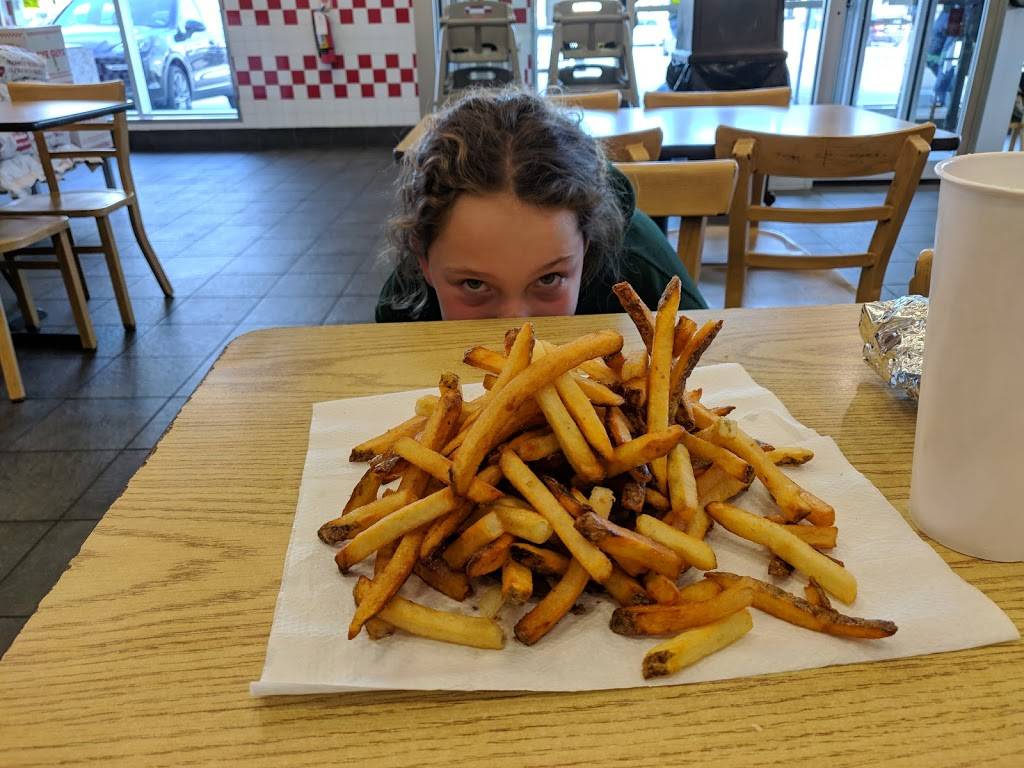 Five Guys | meal takeaway | 18265 Yonge St, East Gwillimbury, ON L9N 0A2, Canada | 9058950505 OR +1 905-895-0505