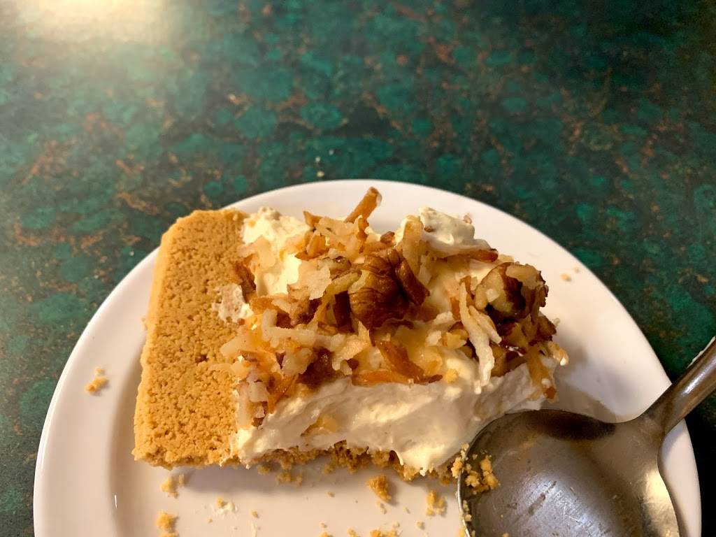 Raezacks Grill & Deli | restaurant | 14428 Scott Hwy, Helenwood, TN 37755, USA | 4235693354 OR +1 423-569-3354