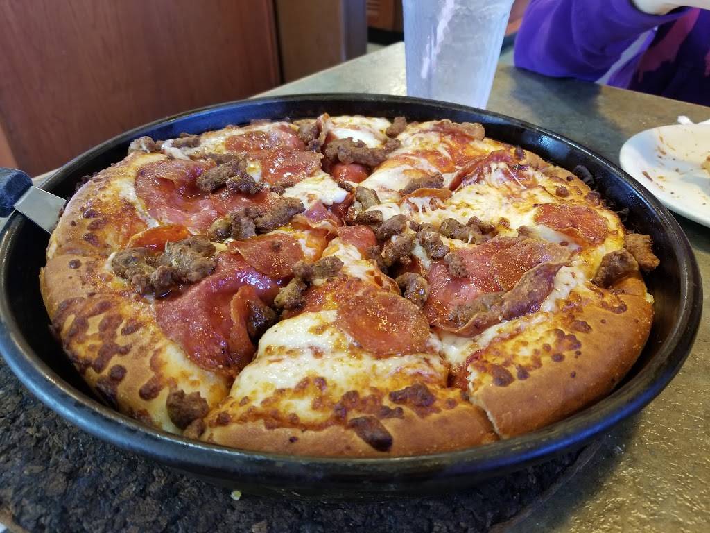 Pizza Hut - Restaurant | 61 Old Country Rd, Westbury, NY 11590, USA