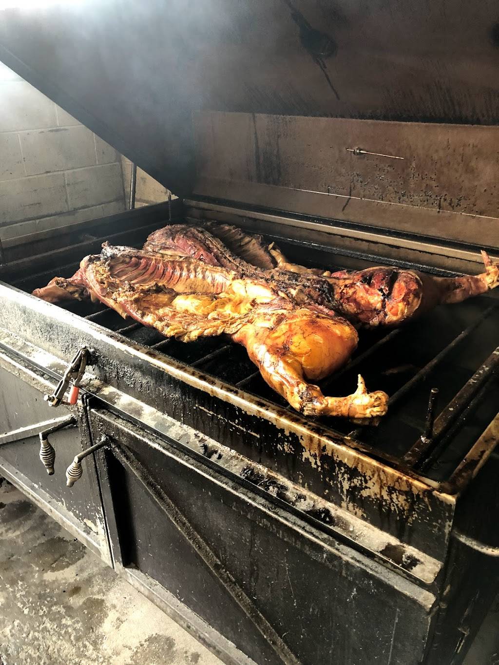 Sam Jones BBQ | restaurant | 715 W Fire Tower Rd, Winterville, NC 28590, USA | 2526896449 OR +1 252-689-6449