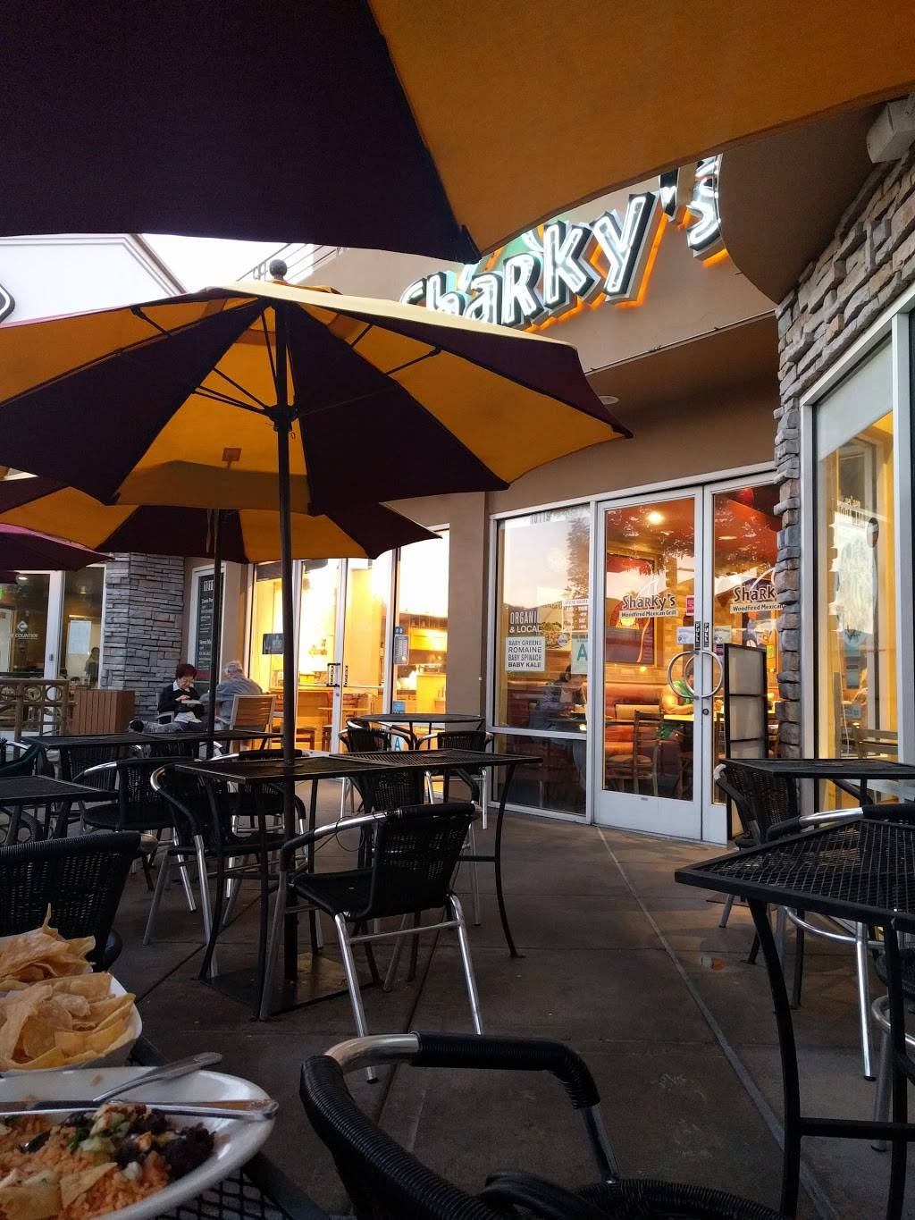 Sharkys Woodfired Mexican Grill | restaurant | 10119 W Riverside Dr, Toluca Lake, CA 91602, USA | 8185081900 OR +1 818-508-1900