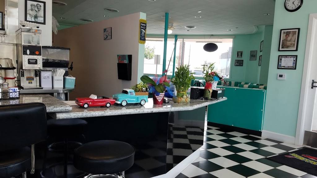 Georges 50S Diner | restaurant | 4390 Atlantic Ave, Long Beach, CA 90807, USA | 5624275979 OR +1 562-427-5979