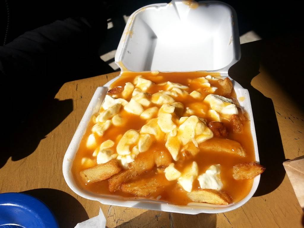 Ti-Will Patates | restaurant | 1151 Rue Philippe-Chartrand, Terrebonne, QC J7M 2B1, Canada | 4509680424 OR +1 450-968-0424