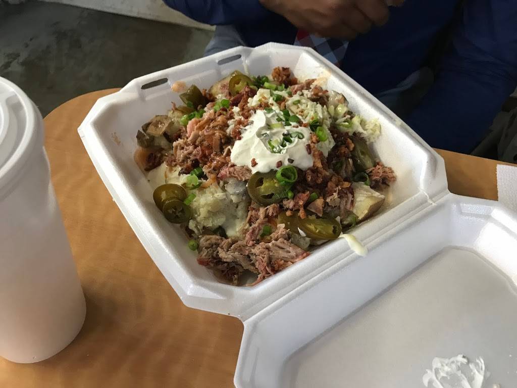 Clays House Of Pig | restaurant | 205 S Veterans Memorial Blvd, Tupelo, MS 38804, USA | 6628407980 OR +1 662-840-7980