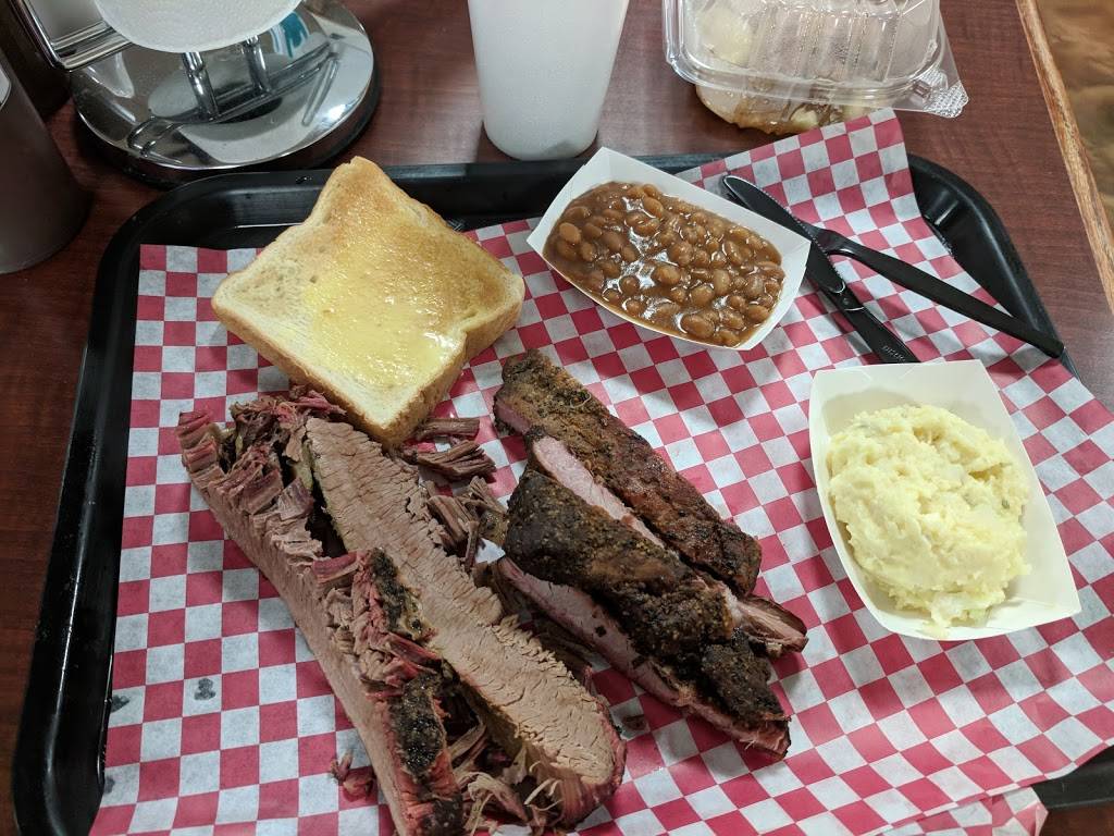 Boss Hog's BBQ | 314 W 8th Ave, Winfield, KS 67156, USA