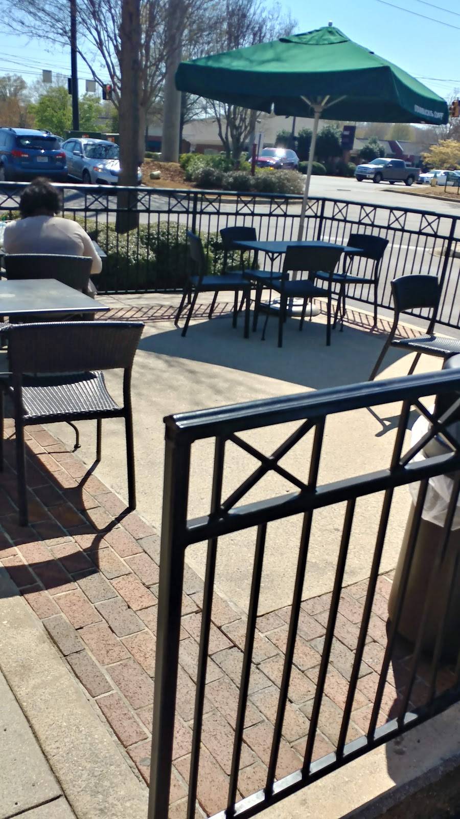 Starbucks | cafe | 800 Airport Rd SW A, Huntsville, AL 35802, USA | 2568811240 OR +1 256-881-1240