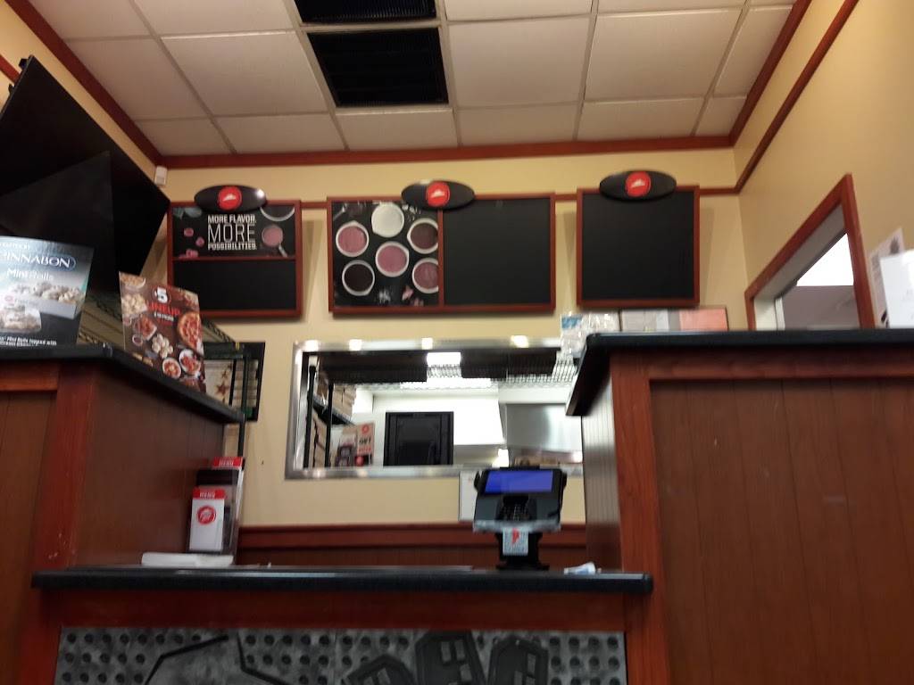 Pizza Hut | meal delivery | 2176 Pass Rd, Biloxi, MS 39531, USA | 2283850643 OR +1 228-385-0643