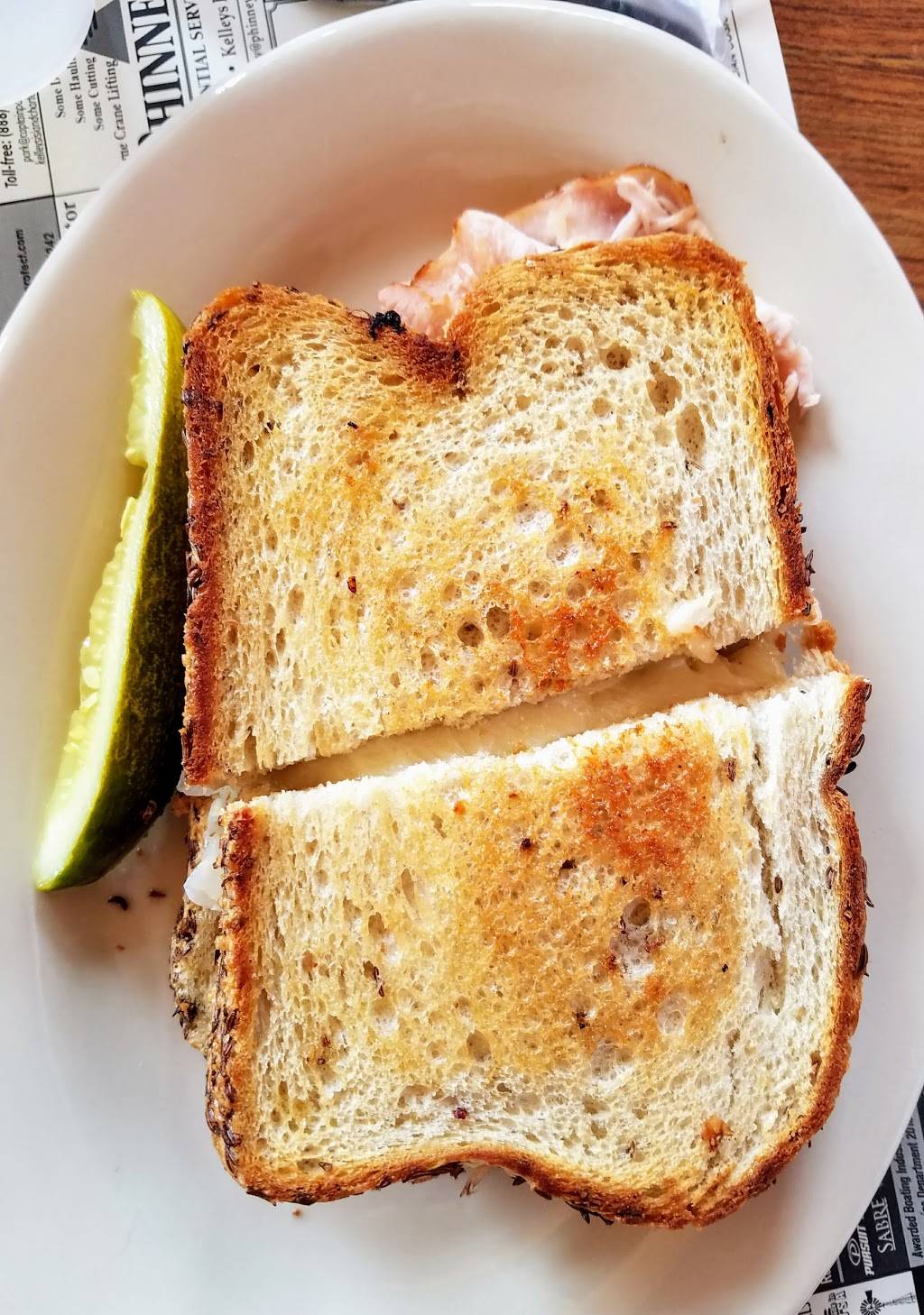 The Village Pump | restaurant | 103 W Lakeshore Dr, Kelleys Island, OH 43438, USA | 4197462281 OR +1 419-746-2281