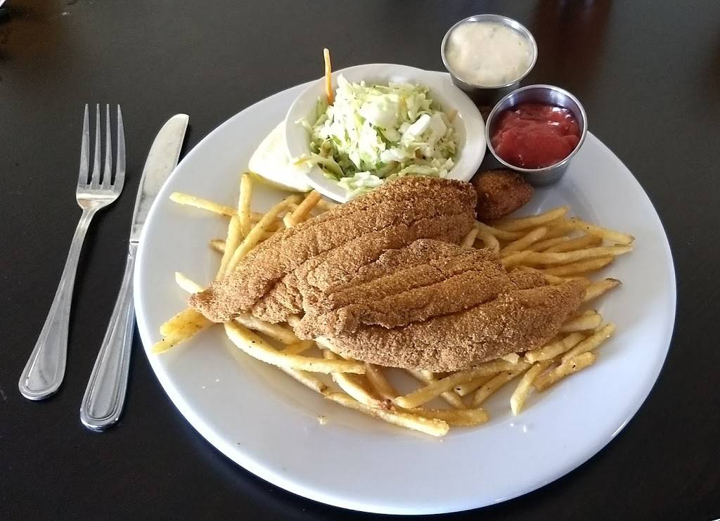Boathouse Bar and Grill | restaurant | 5401 Marina Dr, Athens, TX 75752, USA | 9036752628 OR +1 903-675-2628