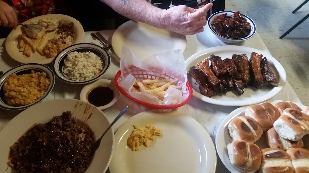 BBQ Hut | restaurant | 2203 W 26th Ave, Pine Bluff, AR 71603, USA | 8703291220 OR +1 870-329-1220