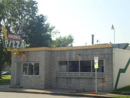 Harris Pizza | restaurant | 1601 W 3rd St, Davenport, IA 52802, USA | 5633263551 OR +1 563-326-3551