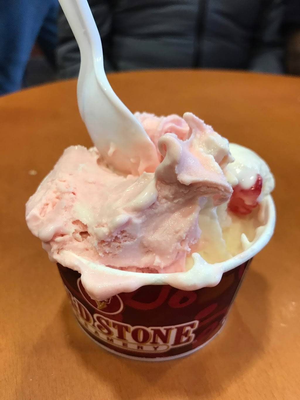 Cold Stone Creamery | bakery | 2101 S Oneida St Ste 300, Green Bay, WI 54304, USA | 9204299992 OR +1 920-429-9992