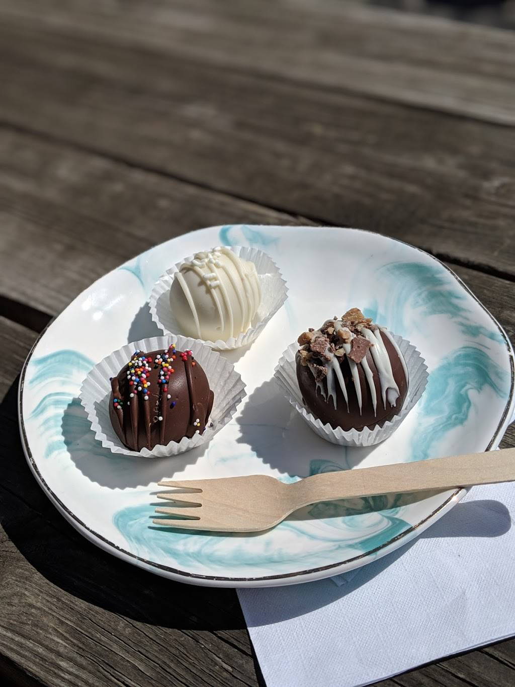 Sugar Bee Sweets Bakery | cafe | 201 N East St, Arlington, TX 76011, USA | 8179038661 OR +1 817-903-8661