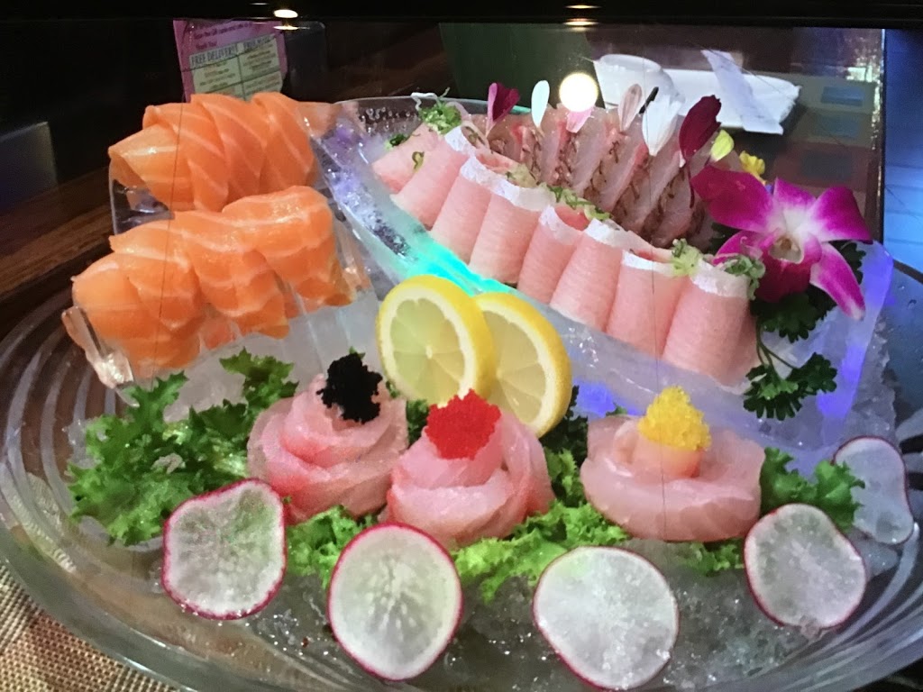 Izu Sushi Asian fusion | restaurant | 322 1/2 W Main St, Lansdale, PA 19446, USA | 2153933800 OR +1 215-393-3800