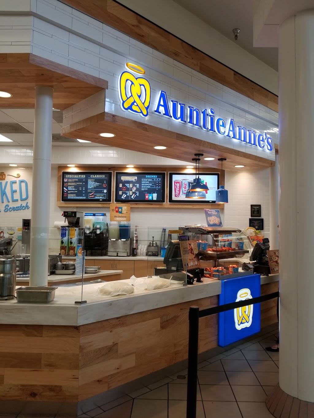 Auntie Annes | restaurant | 2027 S Mooney Blvd, Visalia, CA 93277, USA | 5597381180 OR +1 559-738-1180