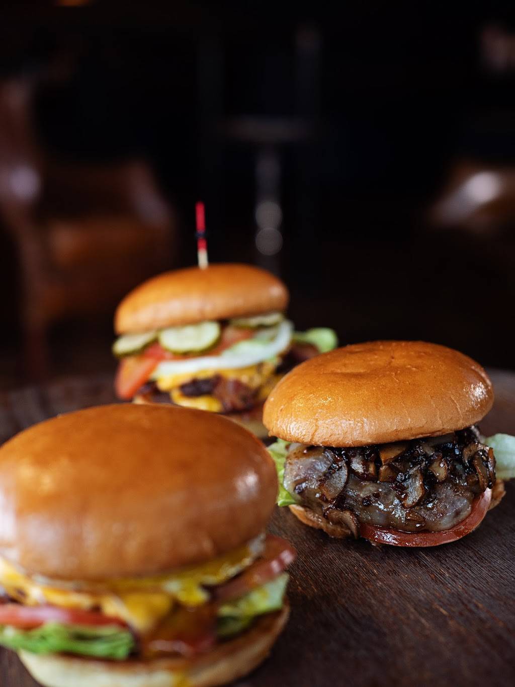 TapHouse Burgers | restaurant | 24 S Indiana St, Greencastle, IN 46135, USA | 7653019326 OR +1 765-301-9326