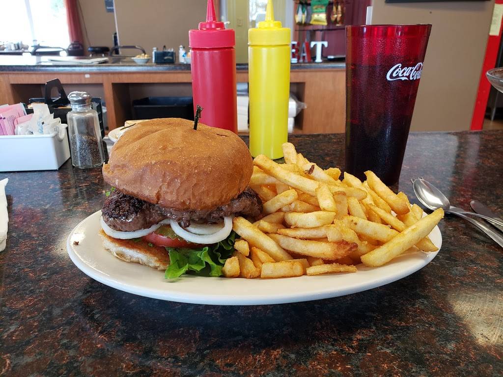 Clubhouse Family Restaurant 104 E Church St, Mishicot, WI 54228, USA
