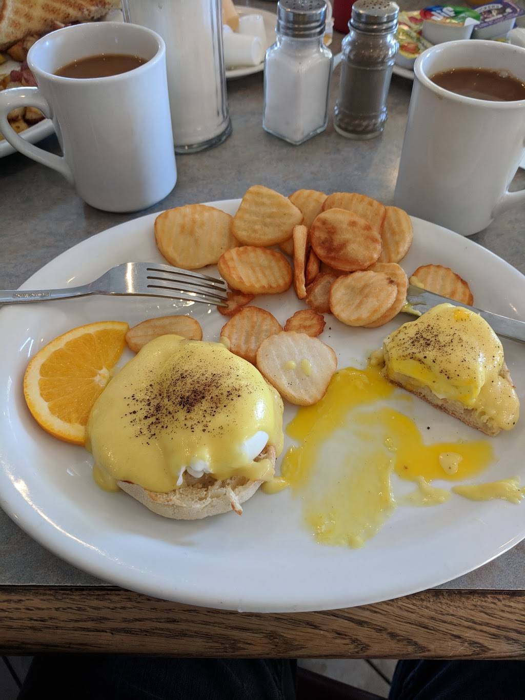 Sunset Cafe | cafe | 184 Sunset Dr, St Thomas, ON N5R 3C3, Canada | 5196372757 OR +1 519-637-2757