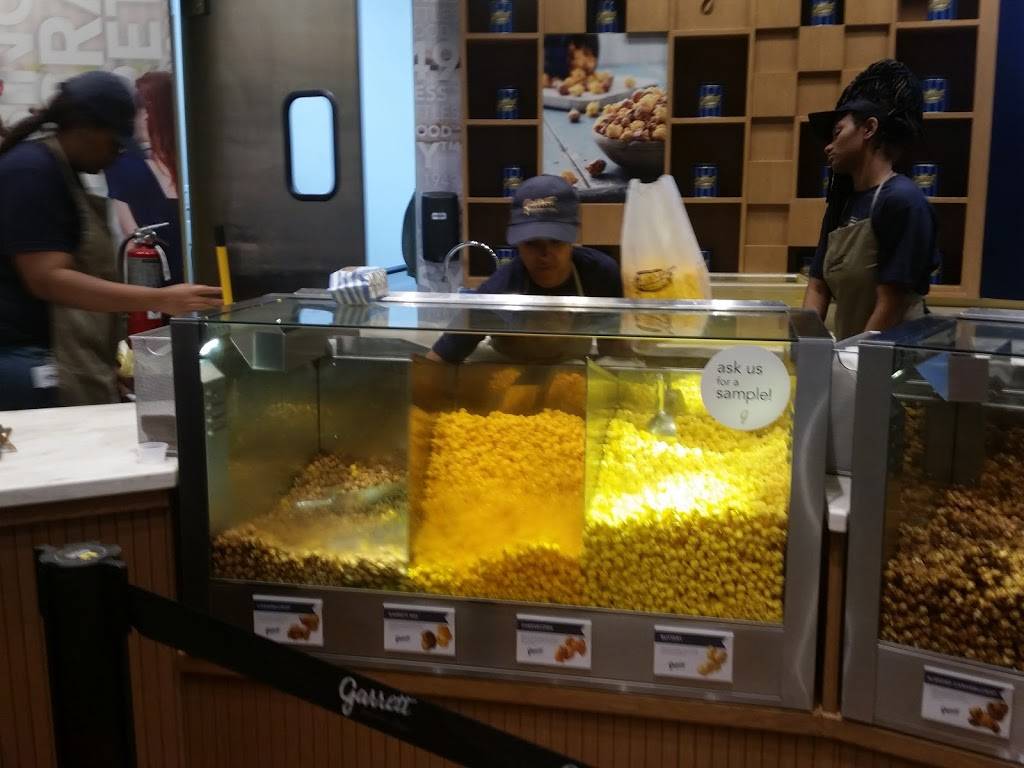 Garrett Popcorn Shops | meal takeaway | Fashion Centre at Pentagon City, 1100 S Hayes St, Arlington, VA 22202, USA | 8884767267 OR +1 888-476-7267