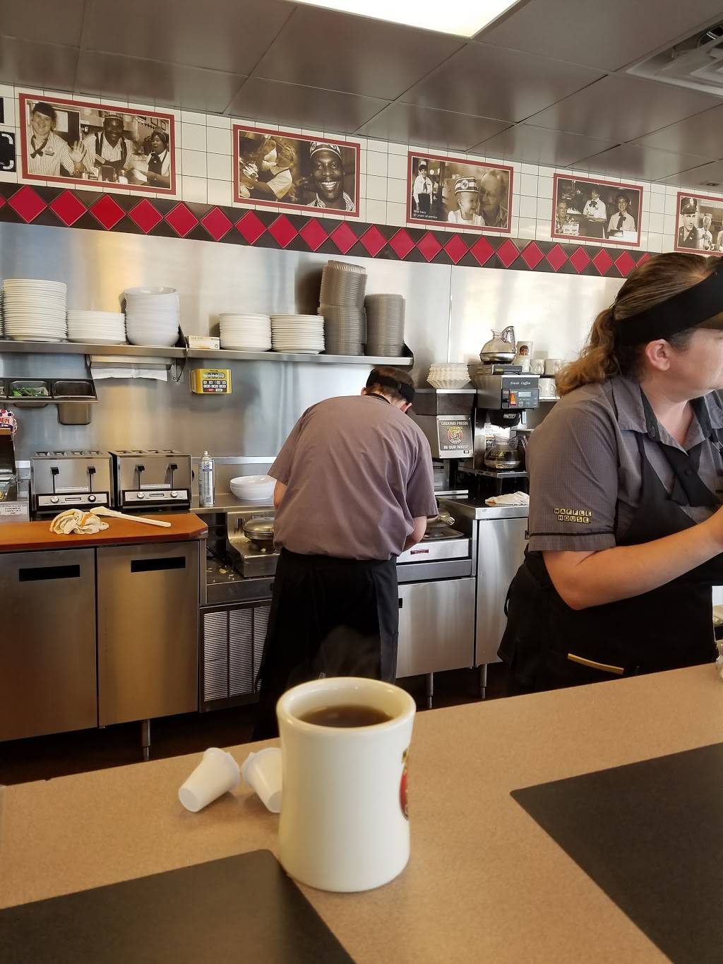 Waffle House | meal takeaway | 1220 Neubrecht Rd, Lima, OH 45801, USA | 4192224200 OR +1 419-222-4200