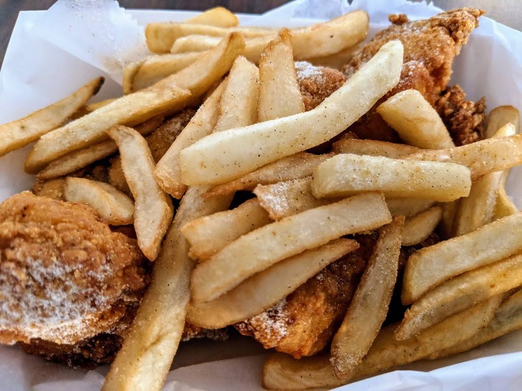 Louie Wingz and Catfish | restaurant | 454 S Greenwich St, Valparaiso, IN 46383, USA | 2195105426 OR +1 219-510-5426