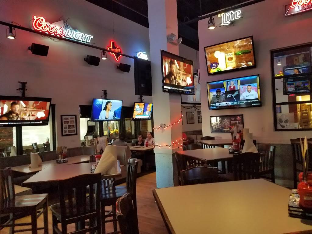 Pluckers Wing Bar | restaurant | 1709 Cross Roads Dr, Grapevine, TX 76051, USA | 8174162473 OR +1 817-416-2473