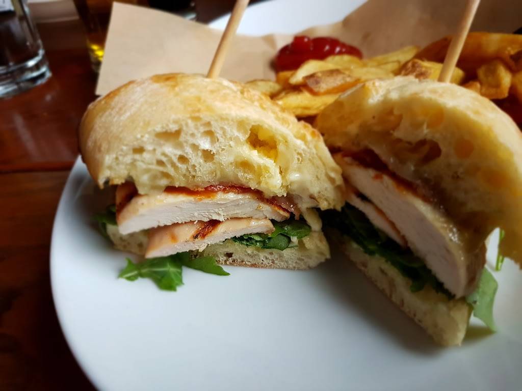 Fionn MacCools | restaurant | 867 Wellington Rd, London, ON N6E 3N5, Canada | 5196815346 OR +1 519-681-5346