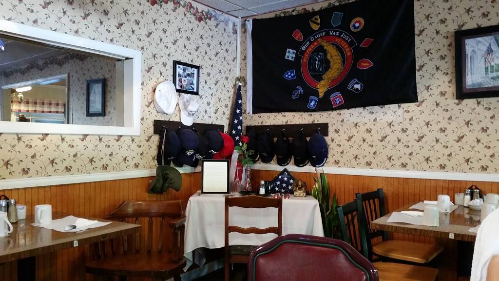 Apple Tree | restaurant | 1100 E 2nd St, Veedersburg, IN 47987, USA | 7652942273 OR +1 765-294-2273