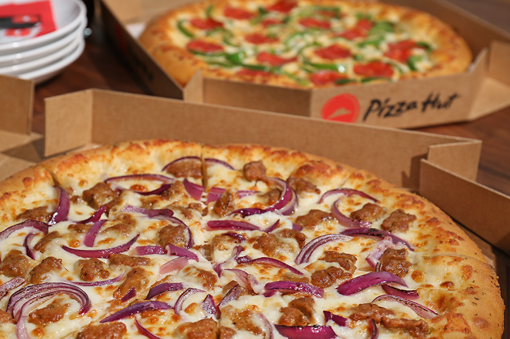 Pizza Hut | meal takeaway | 1410 N Roosevelt Ave, Burlington, IA 52601, USA | 3197532251 OR +1 319-753-2251