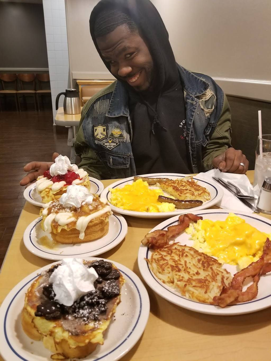 IHOP | bakery | 3000 Deerfield Dr, Janesville, WI 53546, USA | 6087561175 OR +1 608-756-1175