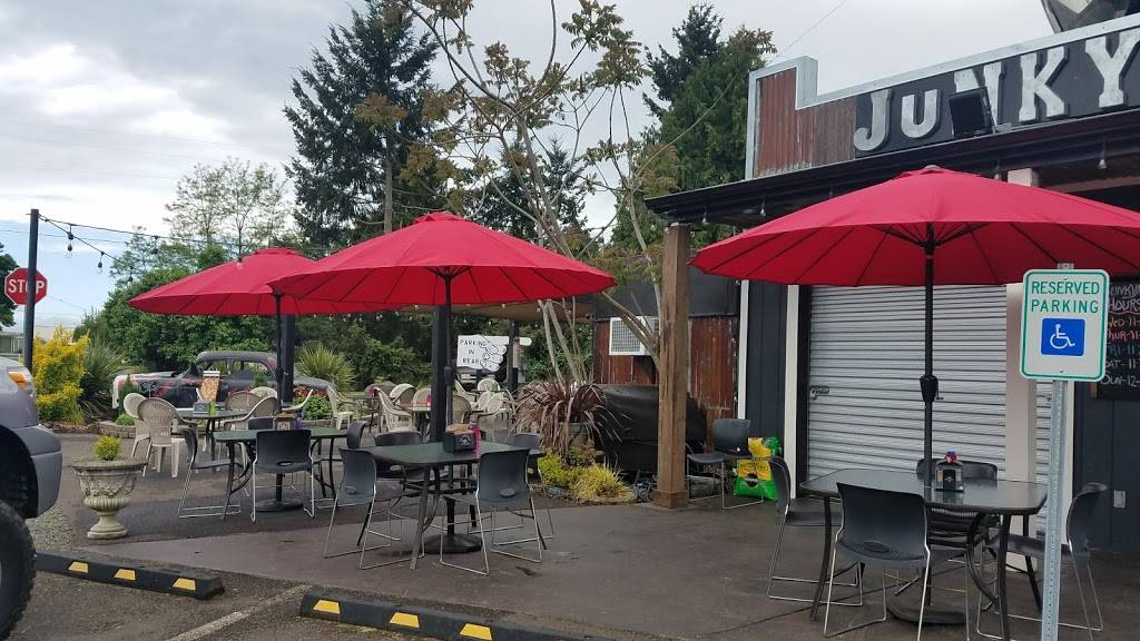 Junkyard Extreme Burgers and Brats | restaurant | 95410 OR-99, Junction City, OR 97448, USA | 5419983232 OR +1 541-998-3232
