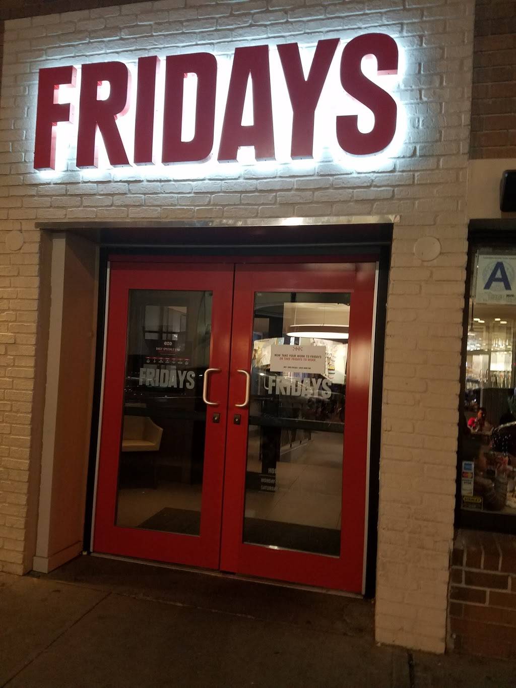 TGI Fridays 7000 Austin St, Forest Hills, NY 11375, USA