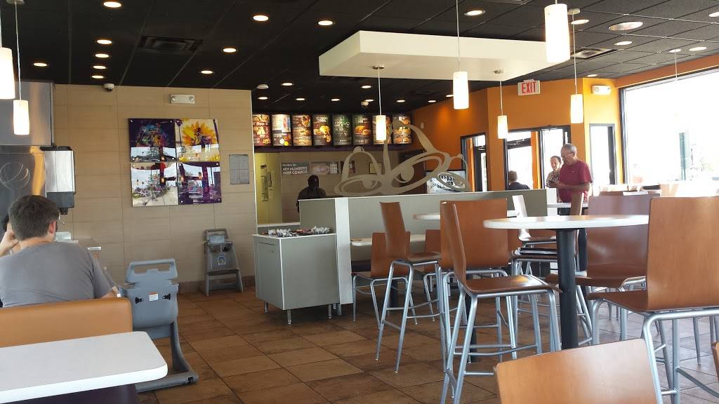 Taco Bell | meal takeaway | 1122 S Veterans Pkwy, Bloomington, IL 61704, USA | 3095560044 OR +1 309-556-0044