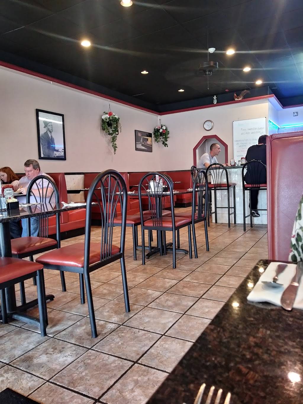 Koffee Korner Cafe | restaurant | 201 N Broad St, Lansdale, PA 19446, USA | 2153622165 OR +1 215-362-2165