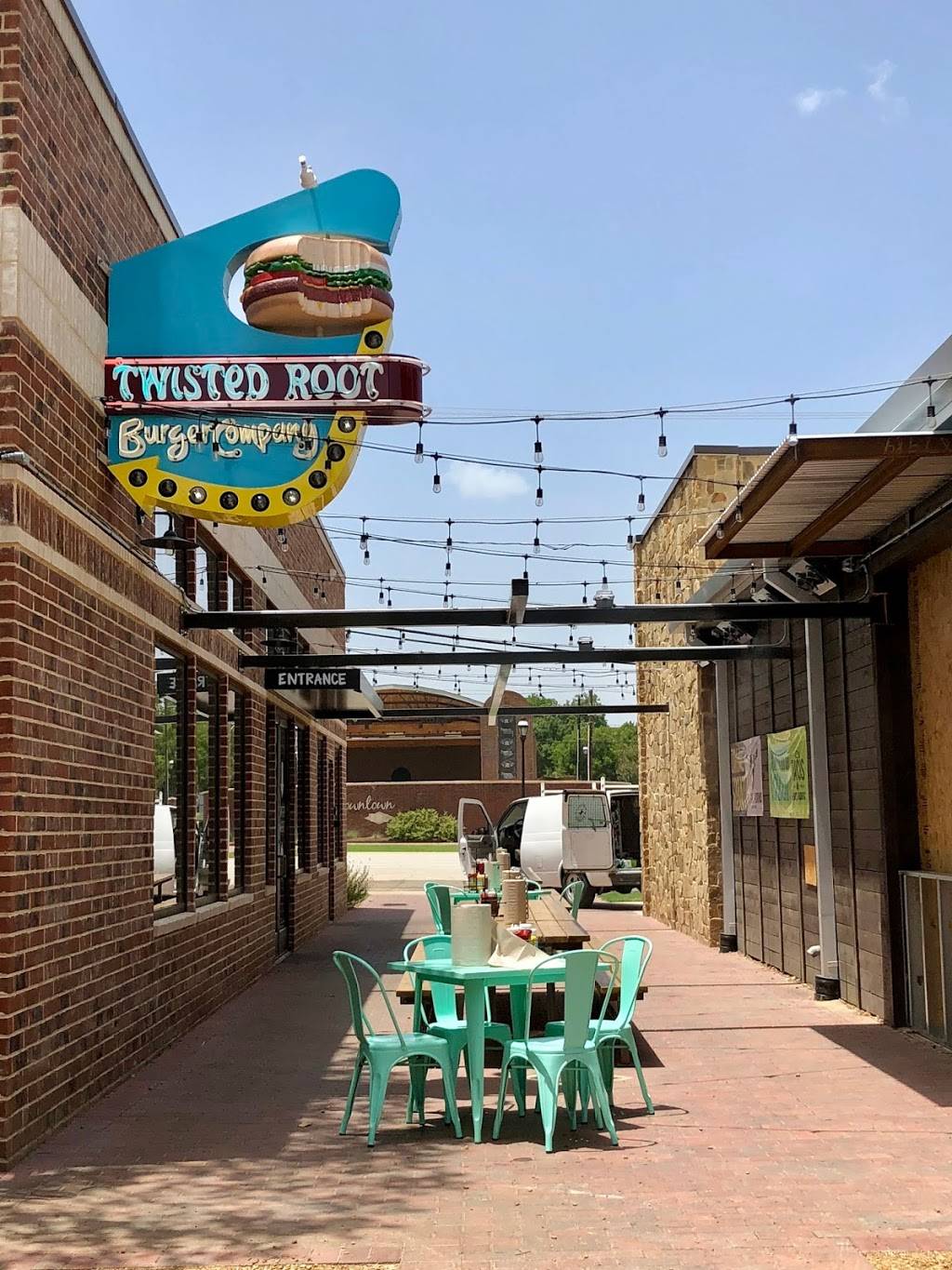Twisted Root Burger Co. | restaurant | 109 S Main St #300, Mansfield, TX 76063, USA | 8174358414 OR +1 817-435-8414