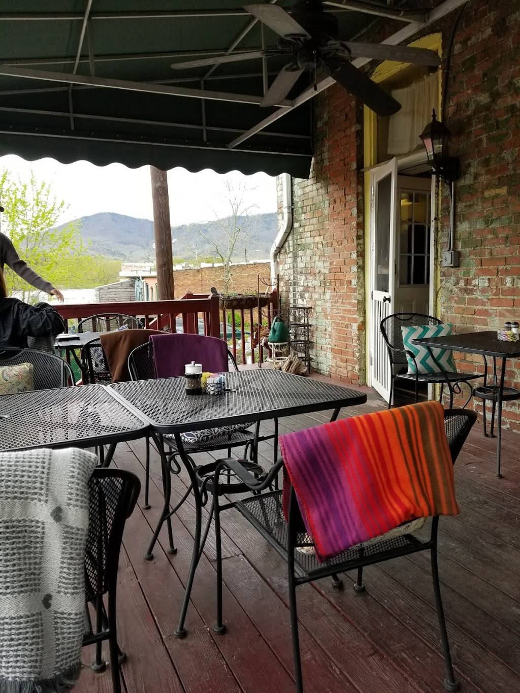 Veranda Cafe & Gift Restaurant 119 Cherry St, Black