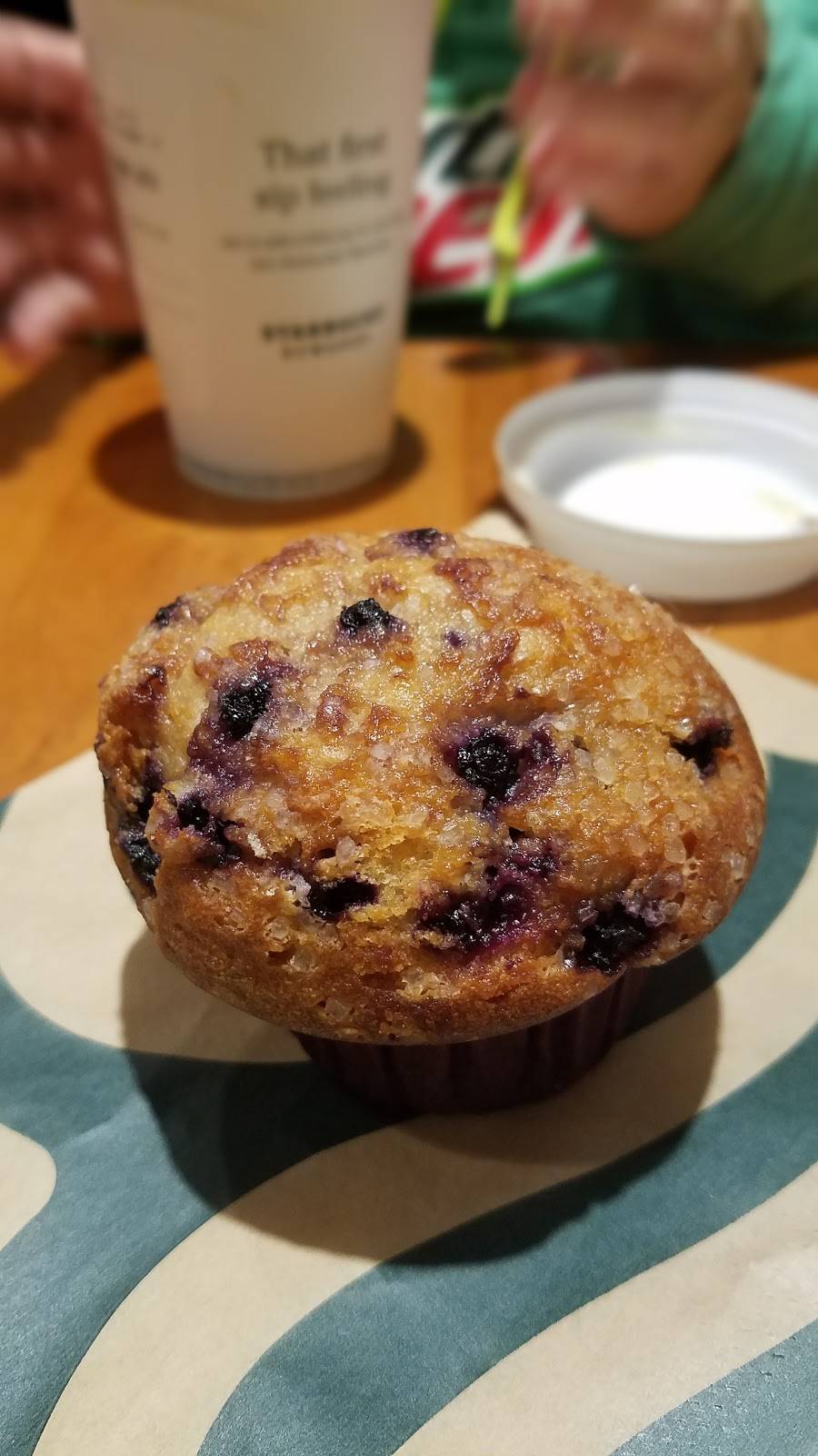 Starbucks | cafe | 1570 W El Camino Ave, Sacramento, CA 95833, USA | 9169279391 OR +1 916-927-9391