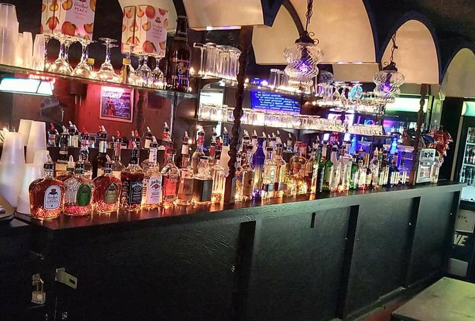 Hide-A-Way Lounge & Grill | restaurant | 1204 Walker Ave, Caruthersville, MO 63830, USA | 5733334303 OR +1 573-333-4303