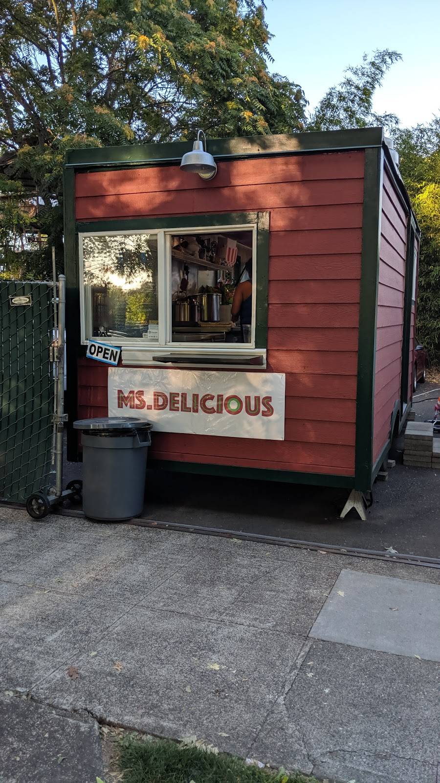 Ms. Delicious | restaurant | 8310 N Brandon Ave, Portland, OR 97217, USA | 5039579809 OR +1 503-957-9809