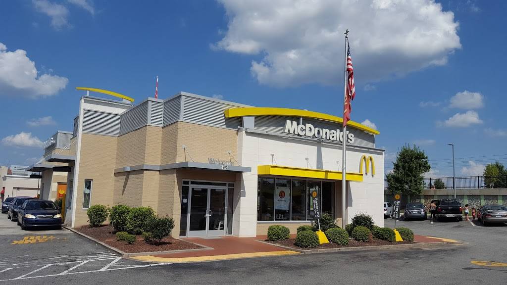 McDonald's - Cafe | 8900 J M Keynes Dr, Charlotte, NC 28262, USA