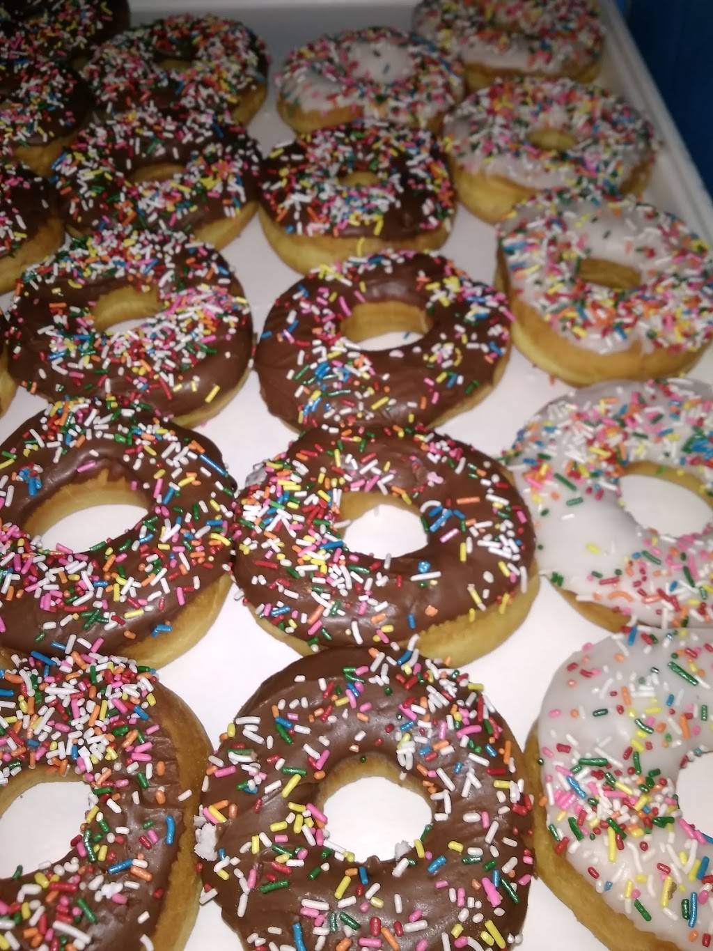 Dixie Dream Donuts | bakery | 5007 Turnpike Feeder Rd, Fort Pierce, FL 34951, USA | 7728283797 OR +1 772-828-3797