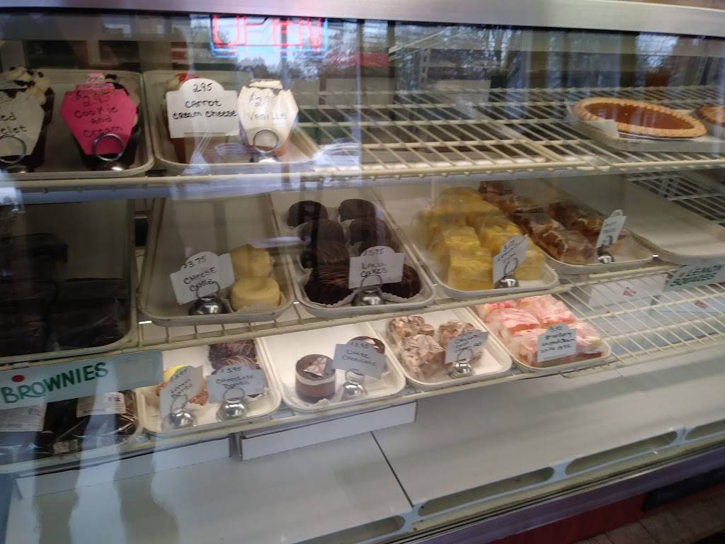 Crugnale Bakery | bakery | 237 Newman Ave, Rumford, RI 02916, USA | 4014353037 OR +1 401-435-3037
