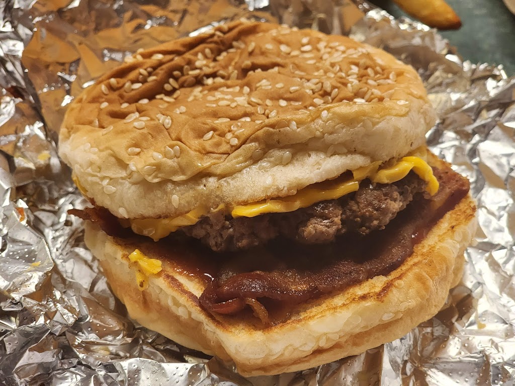 Five Guys | meal takeaway | 2446 Sycamore Rd, DeKalb, IL 60115, USA | 7792555678 OR +1 779-255-5678