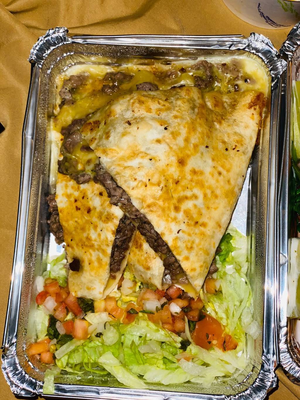 Chinelos Birria Tacos | restaurant | 4-09 Center Blvd, Queens, NY 11101, USA | 9178199066 OR +1 917-819-9066