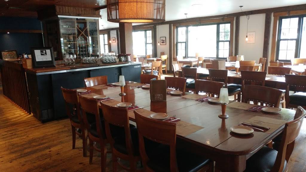 Pilsen Restaurant et Pub | restaurant | 55 Rue Main, North Hatley, QC J0B 2C0, Canada | 8198422971 OR +1 819-842-2971