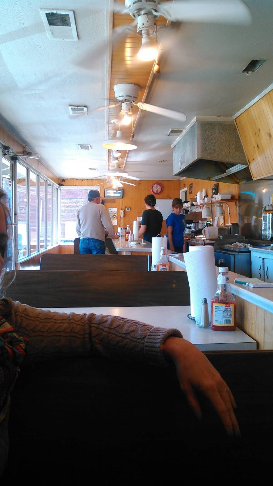 Scotties | restaurant | 3211 Main St, Pikeville, TN 37367, USA | 4234476892 OR +1 423-447-6892