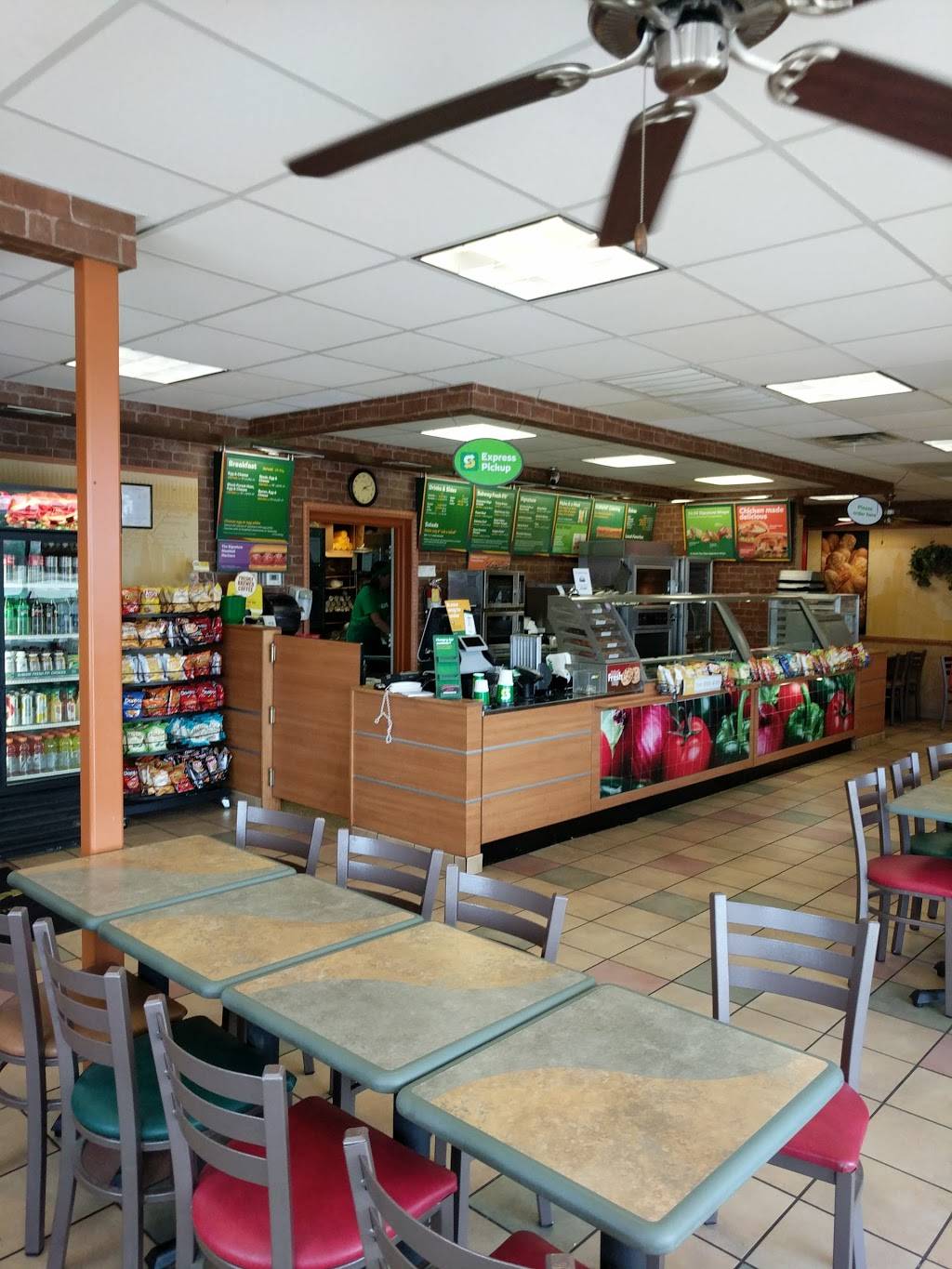 Subway | meal takeaway | 305 W Trimble Ave Suite 8, Berryville, AR 72616, USA | 8704232770 OR +1 870-423-2770